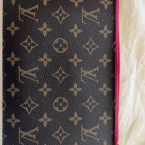 Pre love LV pouch authentic